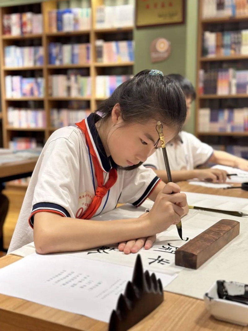 走进百色书法艺术世界:选择书法家协会的意义与步骤